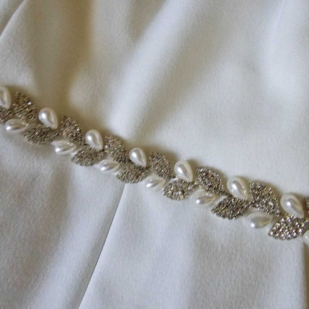 David's Bridal Wedding Belt Rhinestone Leaf and Pearl Silver and Pearl